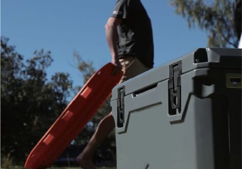 A 75QT Cooling Tool Box with Wheels for the Newly Arrived Factory's Rotating Molding Car Vaccine